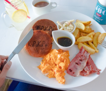 アメリカンで可愛い♡沖縄北谷にある海辺のパンケーキカフェ”KUPU KUPU(クプクプ)”