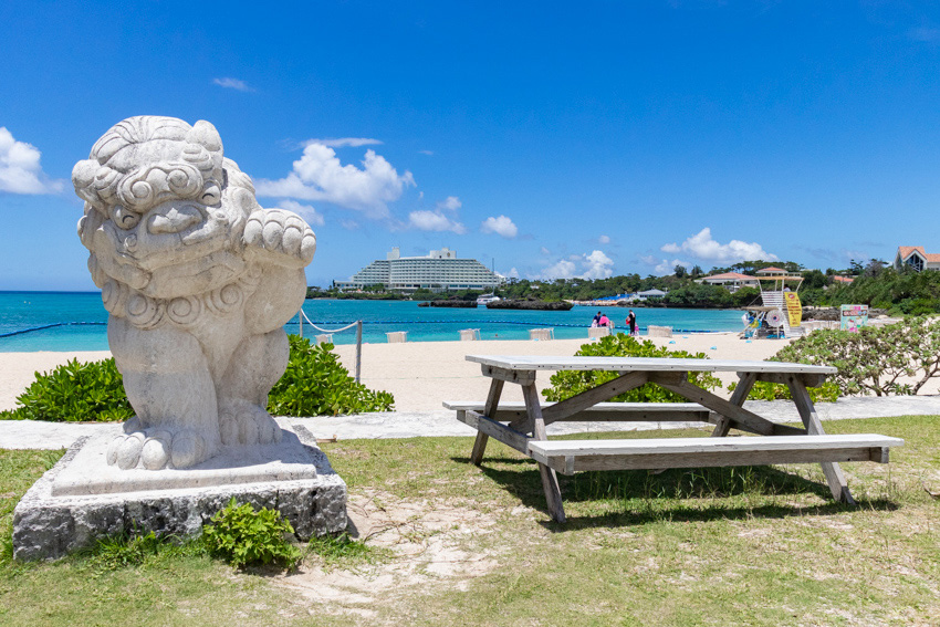 沖縄ムード満点 マリンアクティビティも充実の市民ビーチ 恩納海浜公園ナビービーチ Okinawaholidayhackers