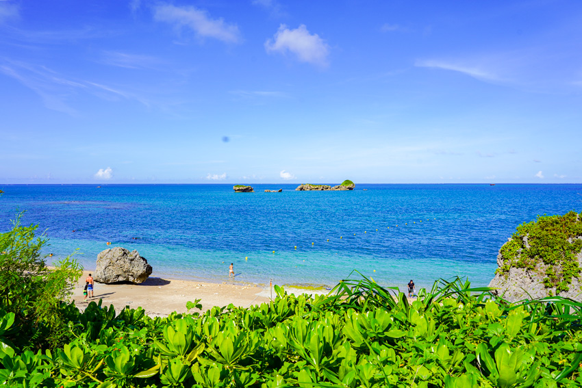 穴場ビーチはココだ のんびり夏のビーチが楽しめる ムルク浜ビーチ Okinawaholidayhackers