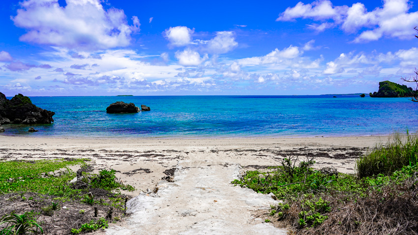 穴場ビーチはココだ のんびり夏のビーチが楽しめる ムルク浜ビーチ Okinawaholidayhackers