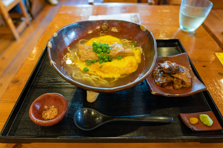 沖縄に来たら食べてみて♪編集部がおすすめする「沖縄そば屋」さん｜OkinawaHolidayHackers