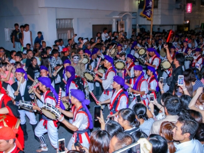 沖縄のお盆はエイサーが見れる？「道ジュネー」と全島エイサーまつりについて