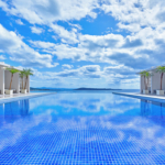 【沖縄に開業】アラマハイナコンドホテルの場所,部屋,プール,展望大浴場からオキナワハナサキマルシェの情報も！