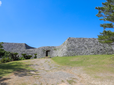 【觀光景點】優美的城牆曲線！就讓我們登上城牆，來看一下座喜味城跡裡的究竟吧！