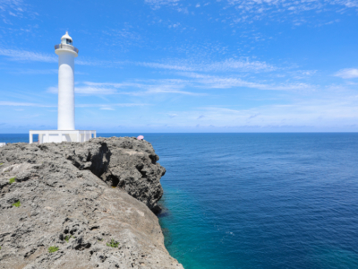 【観光スポット】沖縄にもある、登れる灯台「残波岬灯台」に登ってみた。