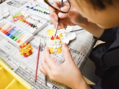 【雨の日でも楽しめる!】世界にたった一つのシーサーに絵付け体験!