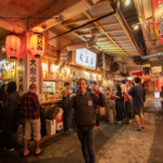 【觀光景點】利用「One Two Smile 接駁巴士」到那霸市榮町與國際通喝好喝滿！！