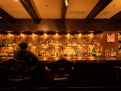 【観光飲食】パシフィックホテルで楽しむ!オーセンテックバー「Bar HACKMAN(バーハックマン)」で過ごす至福のひと時