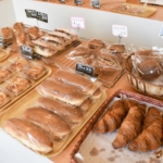沖縄らしいパンも楽しめる老舗パン屋さん「ベーカリー リンドン」