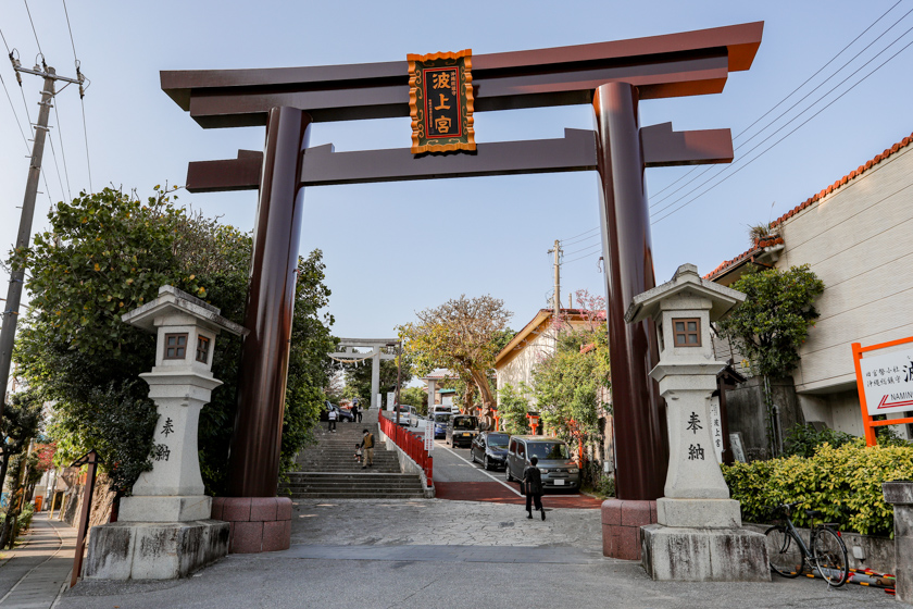 観光スポット】琉球八社巡り沖縄の神社を旅する！パート１「波上宮」「天久宮」「沖宮」編｜OkinawaHolidayHackers