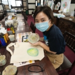 【觀光體驗】使用可以帶來幸福的珊瑚所做成的印台，來體驗看看「珊瑚染」