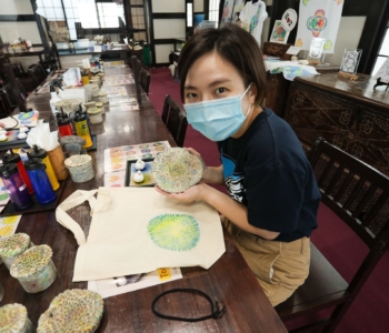 【觀光體驗】使用可以帶來幸福的珊瑚所做成的印台，來體驗看看「珊瑚染」