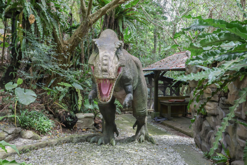 観光体験】家族で沖縄の『恐竜パーク』に行ってみた！in「DINO恐竜PARK やんばる亜熱帯の森」｜OkinawaHolidayHackers