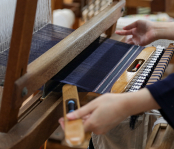 【観光スポット】首里当蔵町にある染物・織物の体験・発信拠点「首里染織館suikara」で沖縄の伝統工芸に触れてみませんか?